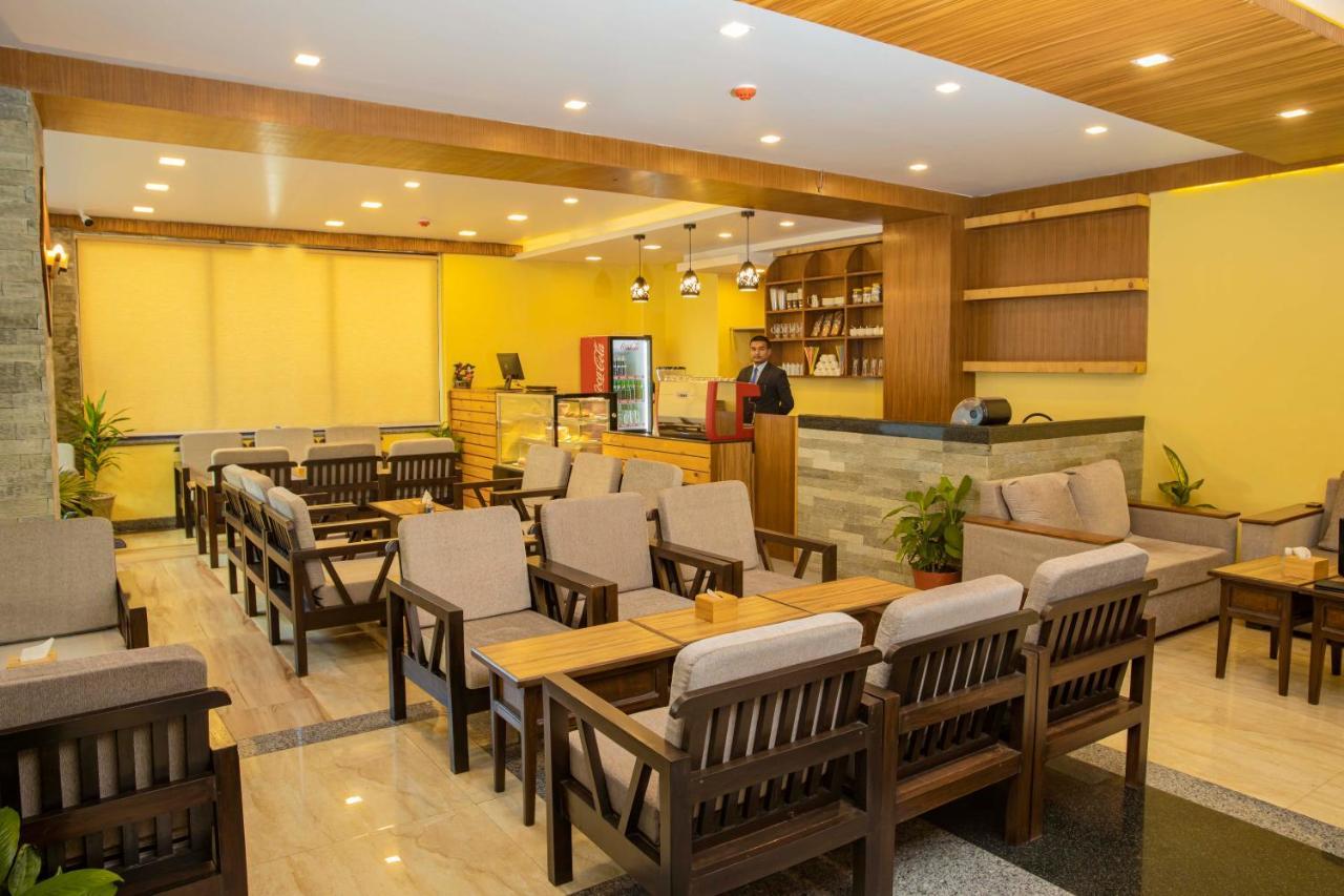 Hotel Shaara Pokhara Exteriör bild