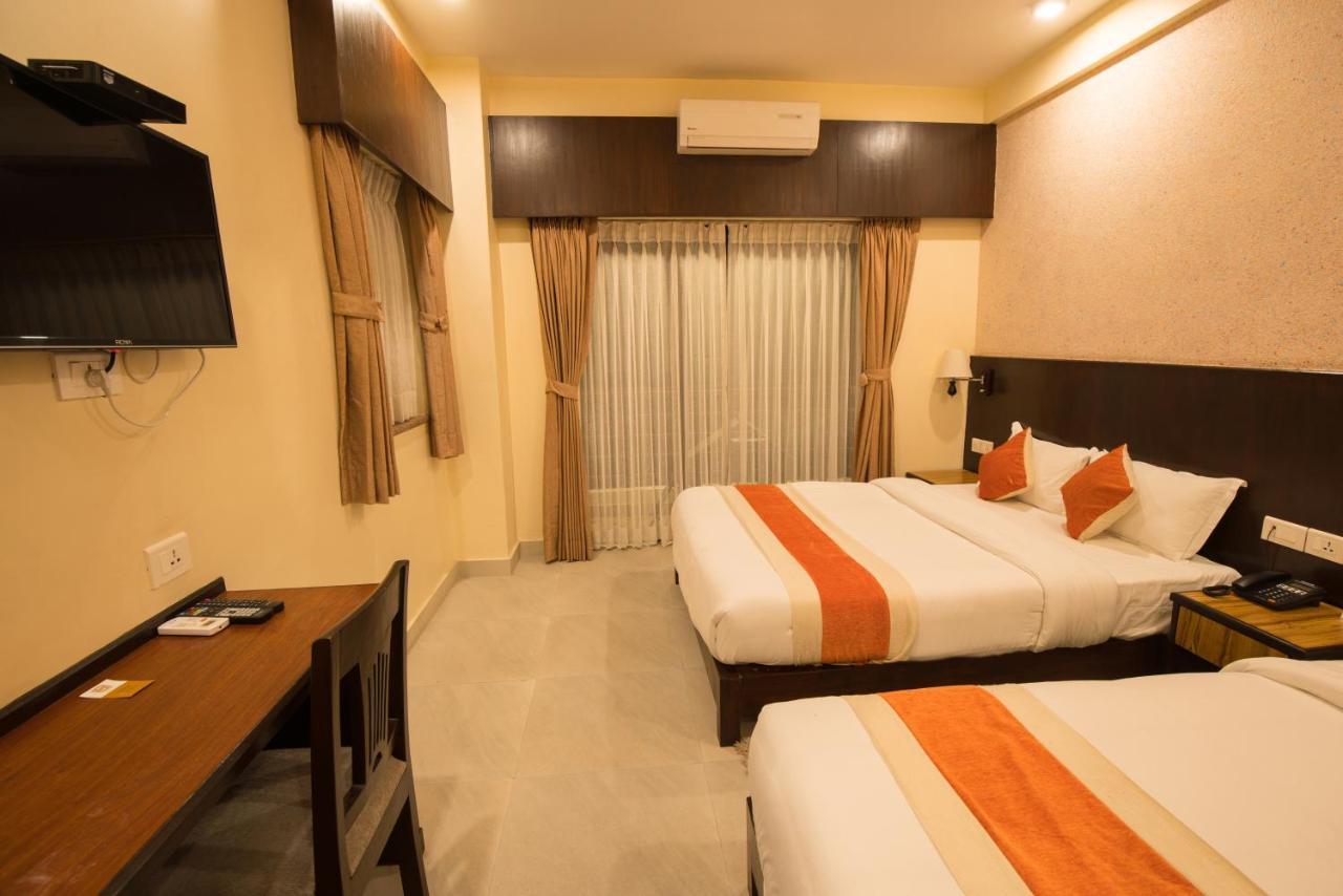 Hotel Shaara Pokhara Exteriör bild